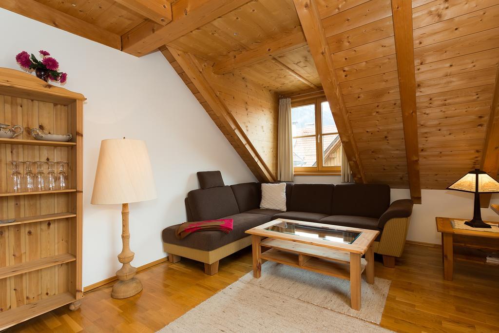 Zum Kirchenbauer Hotell Oberammergau Exteriör bild